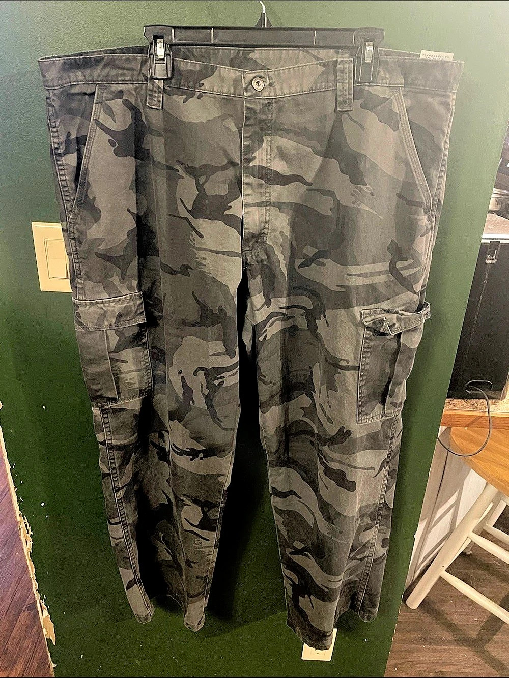 Wrangler Cargo Pants Men’s 42x30 Dark Camo Straight Leg Cotton 70LEWGL